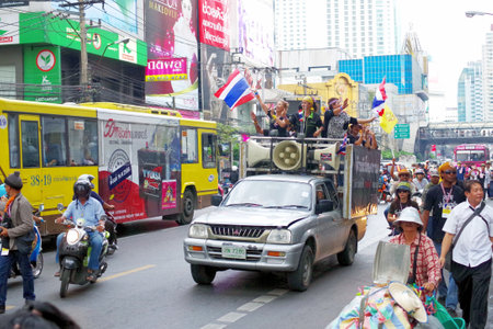 BANGKOK,THAILAND - NOVEMBER 22   Anti-government protesters to the Democracy Monument  The protest Against The Amnesty bill in Pratunam, Bangkok, capital of Thailand on 22 November 2013 のeditorial素材