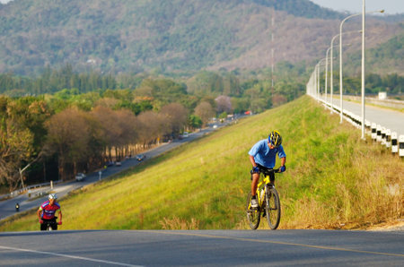 CHONBURI, THAILAND-FEB 7 Unidentified tourist rides a mountain bike-bicycle to travel around Bang Phra reservoir on February 7, 2014 in Chonburi, Thailand のeditorial素材