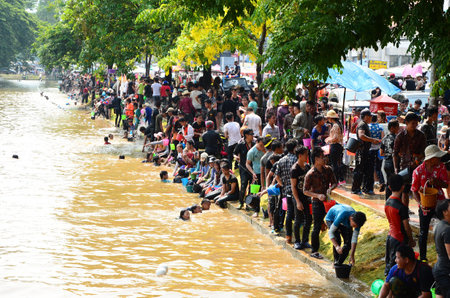 CHIANG MAI, THAILAND - APRIL 14   People enjoy splashing water together in songkran festival on April 14, 2014 in Chiang Mai, Thailand のeditorial素材