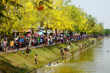 CHIANG MAI, THAILAND - APRIL 14   People enjoy splashing water together in songkran festival on April 14, 2014 in Chiang Mai, Thailand のeditorial素材