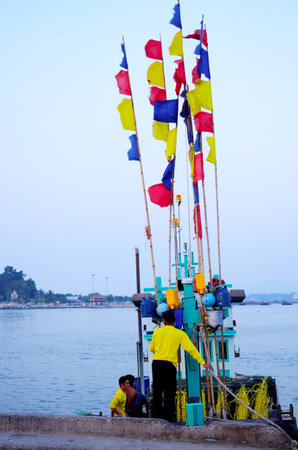 CHONBURI, THAILAND - October 26 : Fisherman in boat on 26 October 2013 in Chonburi, Thailandのeditorial素材