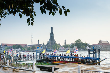 BANGKOK THAILAND  10 NOVEMBER: People wait boat on November 10 2012 in Tha Tien Pier Bangkok Thailandのeditorial素材