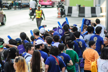 Bangkok, Thailand - May 19, 2016 - Leicester City Supporter waiting for Leicester City Team parade to celebrate First Championship of English Premiere League 2015-16のeditorial素材