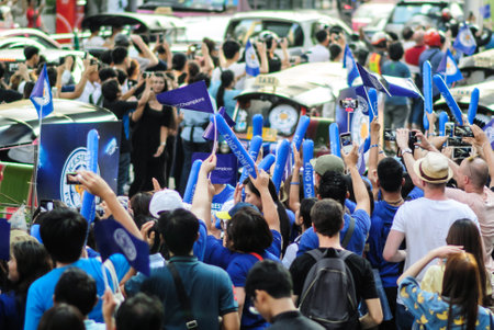 Bangkok, Thailand - May 19, 2016 : Leicester City Supporter waiting for Leicester City Team parade to celebrate First Championship of English Premiere League 2015-16のeditorial素材
