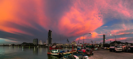 CHONBURI, THAILAND - AUG 31 : Panoramic view of Dramatic sky with Sriracha city on 31 August 2017 in Sriracha, Chonburi, Thailandのeditorial素材