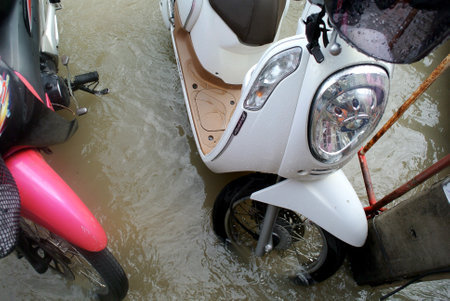 CHONBURI, THAILAND - OCT 3 : Motorcycle parking in flooding at Sriracha city after rainning on 3 October 2017 in Sriracha, Chonburi, Thailandのeditorial素材