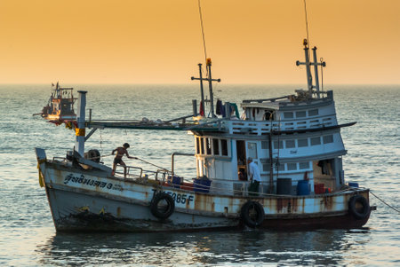 CHONBURI, THAILAND - FEB 5 : Fisherman boat in sea on 5 Febuary 2017 in Chonburi, Thailandのeditorial素材