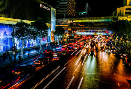 BANGKOK, THAILAND - DEC 23 : Light of traffic at night on 23 December 2016 in Ratchaprasong Intersection, Bangkok city, Thailandのeditorial素材