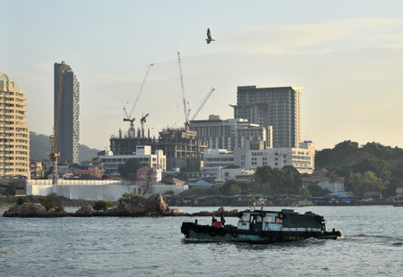 CHONBURI, THAILAND - DEC 22 : Passenger boat from Si Chang island to shore on 22 December 2017 in Chonburi, Thailandのeditorial素材