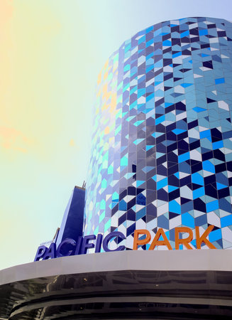 CHONBURI, THAILAND - 23 DEC :  Pacific park  shopping mall facade after renovate  on 23 December 2018 in Sriracha, Chonburi, Thailandのeditorial素材