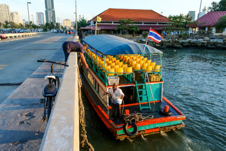 CHONBURI, THAILAND - 31 DEC : Unidentified man help boat driver tied passenger boat at Sriracha port...