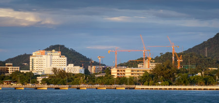 SRIRACHA, THAILAND - 1 DEC : Crane at construction site of Central Plaza Si Racha on 1 December 2020 in Sriracha, Chonburi, Thailandのeditorial素材