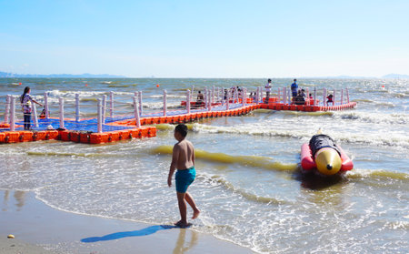 BANGSAEN, THAILAND - 19 FEB : People play with floating pontoon at beach on 19 February 2022 in Bangsaen, Chonburi, Thailandのeditorial素材