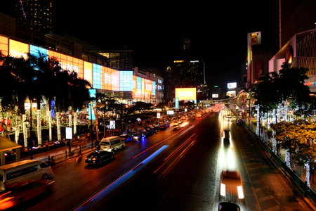 BANGKOK, THAILAND - 22 DEC : Night traffic with long exposure at Rajdamri road on 22 December 2019 in Bangkok, Thailandのeditorial素材