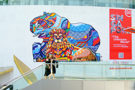 BANGKOK, THAILAND - 15 MARCH : People walking on overpass with nice street art at wall facade background on 15 March 2019 in Bangkok, Thailandのeditorial素材