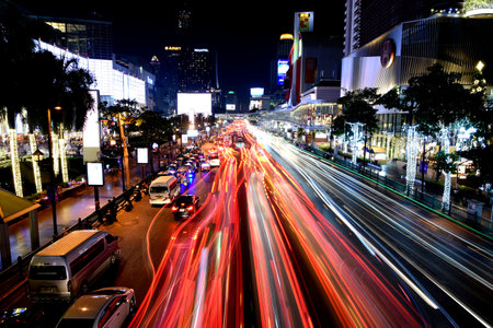 BANGKOK, THAILAND - 22 DEC : Night traffic with long exposure at Rajdamri road on 22 December 2019 in Bangkok, Thailandのeditorial素材