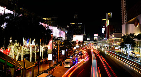 BANGKOK, THAILAND - 22 DEC : Night traffic with long exposure at Rajdamri road on 22 December 2019 in Bangkok, Thailandのeditorial素材