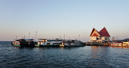 CHONBURI, THAILAND - 7 DEC : Ferry dock at Koh Loy on 7 December 2021 in Siracha, Chonburi, Thailandのeditorial素材