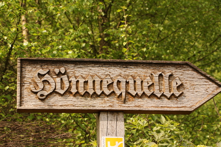 Signpost to H?nnequelleの写真素材