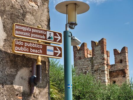 Signage indicating the direction to take for the panoramic walks in Sirmioneのeditorial素材