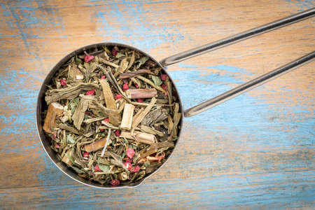 Measuring scoop of a Breathing and bronchitis herbal tea including ginkgo tea, lemon balm, lemon peel and green rooibosの写真素材