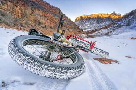 fat bike on a winter trail covered by snow at Colorado foothillsの写真素材