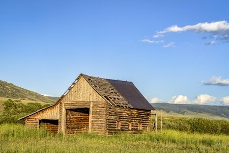 old, rustic, log barn in Colorado's Rocky Mountainsの写真素材