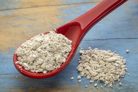 food grade diatomaceous earth supplement - stoneware teaspoon of powderの写真素材