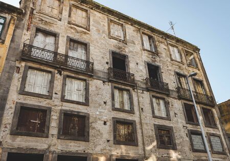 Abandoned building in ruins in Porto, Portugalの写真素材