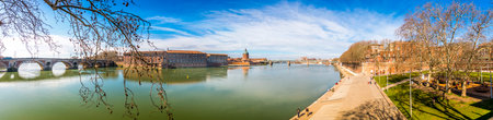 The Garonne river in Toulouse in Occitanie, Franceの写真素材