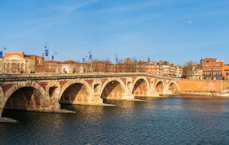 Pont Neuf and boulevard du MarÃ©chal Juin along the Garonne river in winter, in Toulouse in Occitanie, Franceの写真素材