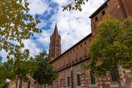Saint-Sernin Basilica in autumn, in Toulouse, Occitanie, Franceの写真素材