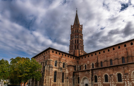 Saint-Sernin Basilica in autumn, in Toulouse, Occitanie, Franceの写真素材