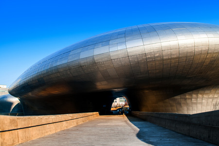 Dongdaemun Design Plaza (DDP)  on 11 Dec 2015, Seoul, South Korea - Famous Landmark was designed by Zaha Hadid and make DDP the largest 3D amorphous structure in the worldのeditorial素材