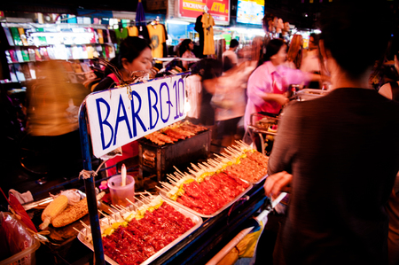 Food stall, fun and joyfulment of Bangkok's street food culture.  Photo was taken on Feb 9, 2008のeditorial素材