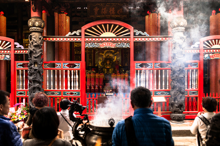 Taiwan, Taipei  - Oct 19, 2015 : Lungshan Temple of Manka is a Buddhist temple in Wanhua District, was built in 1738 by settlers from Fujian during Qing rule in honor of Guanyin.のeditorial素材