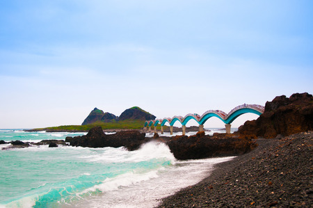 Black rocks beach and Sanxiantai dragon bridge, Taitung, Taiwan.のeditorial素材
