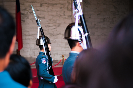 Taiwan, Taipei - Oct 19, 2015 : The changing guard ceremony at Chiang Kai-Shek Memorial Hall.のeditorial素材