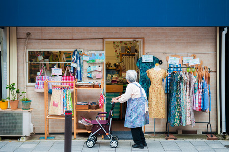 June 25, 2014 Shinagawa, Tokyo, Japan :  Old woman enjoy window shopping in Shinagawa - Tokyo - Japan.のeditorial素材
