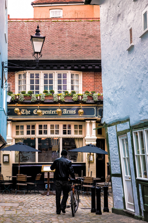 MAR 2, 2011 Windsor, UK : Small alley and local pub and tourist explored neighborhood in Winsor.のeditorial素材