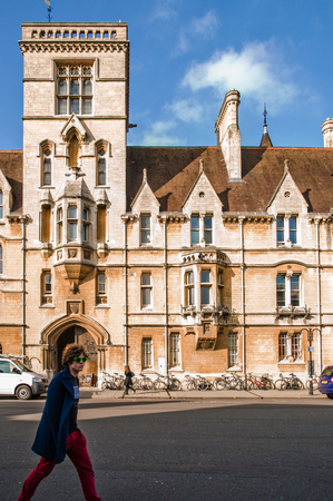 MAR 2, 2011 OXFORD, UK : People of Oxford University with an old building in city center.のeditorial素材