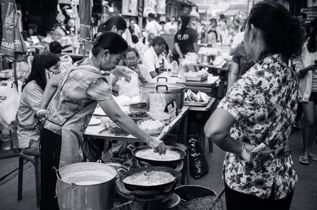 MAR 3, 2018 Uthaithani - Thailand : Local shop selling Thai - vietnamese style homemade Pastry stuffed crispy egg crepe ,crispy crepe wrap with fried shrimp ,minced pork and coconut with herb , in Uthai Thani local market - Thailandのeditorial素材