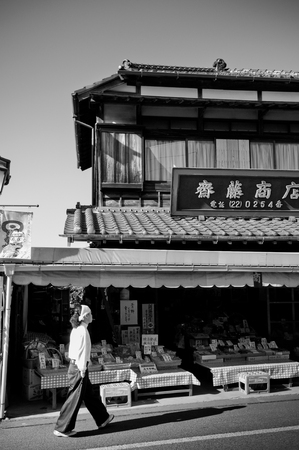 DEC 12, 2012 Narita, Chiba, JAPAN - Narita Omotesando shopping street with vintage souvenir shops and restaurants near Narita san Shinsho ji templeのeditorial素材