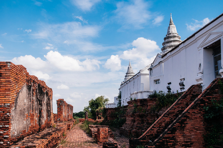 Ruined castle of Prasat Nakhon Luang, forgotten former Ayutthaya Royal residence, Thailandの写真素材