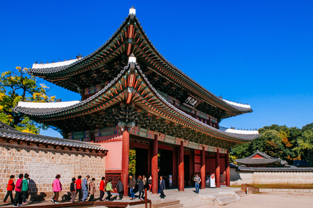 OCT 22, 2013 Seoul, South Korea - Old gate and tile roof building of Changdeokgung Palace, also know as East Palace and one of Five Grand Palaces in Seoul.のeditorial素材