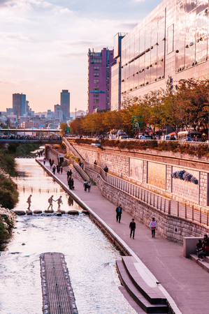 OCT 27, 2013 Seoul, South Korea - Cheonggyecheon canal near Dongdaemun district, area for urban relaxation and famous tourist area.のeditorial素材
