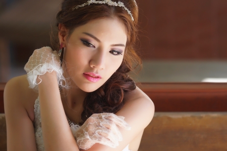Young Asian lady in white bride dressの写真素材