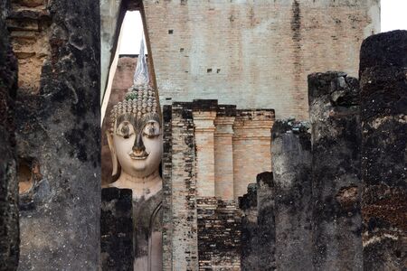 Sri Chum Temple is an ancient monument in the Sukhothai Historical Park. This temple is enshrined by the large Buddha, which is calledのeditorial素材