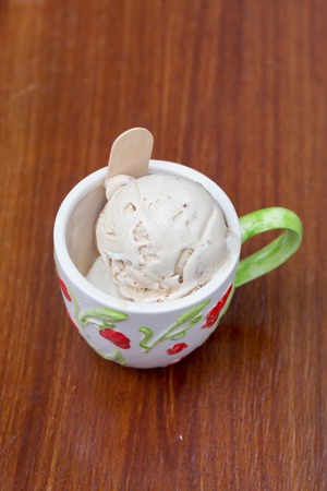 ice cream  in cup on tableの写真素材