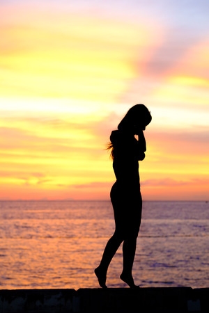  silhouette girl at sunsetの写真素材